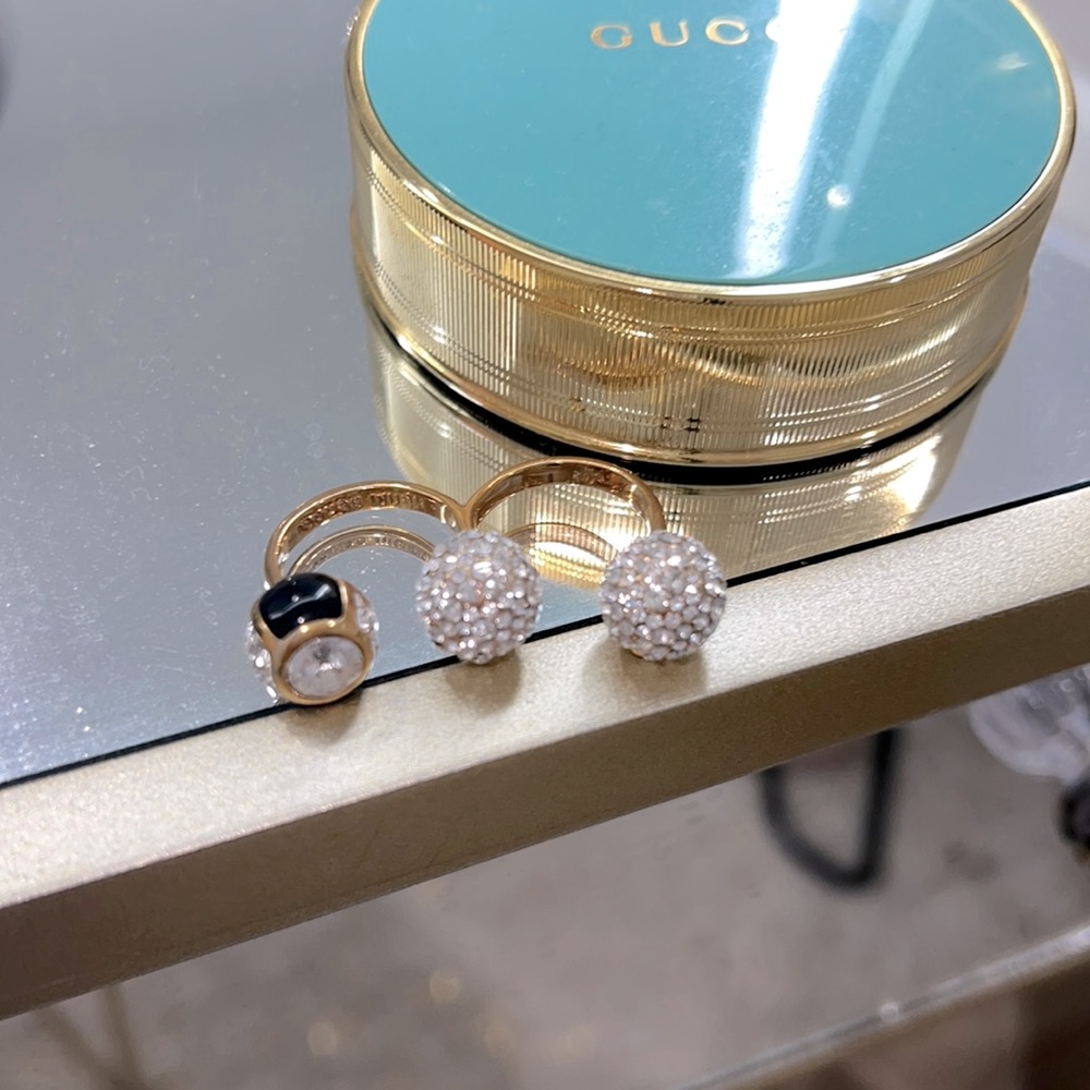 Henri bendel ring